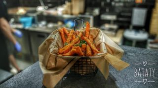 Frytki z batatów + sos