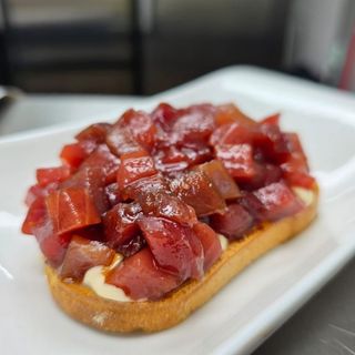 Especialidad de tosta de atún rojo