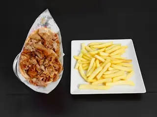 Menú De Kebab Con Patatas Y Bebida