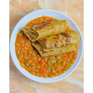 Chapati and beans (Kikomando)