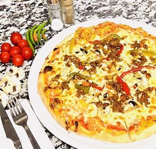 13. Pizza Bolonhesa