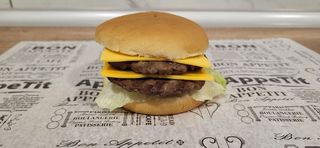 Двоен чийзбургер