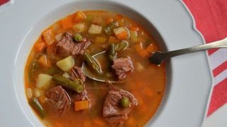 CIORBA DE VACUTA CU LEGUME