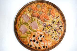 Піца чотири сезона (30см-560г)