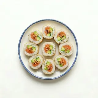 Lámina De Soja Con Salmón Ahumado Y Aguacate (9 Uds.)