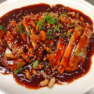 Pollo con salsa di arachidi