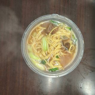 57C. Spaghetti in brodo con puntine di maiale