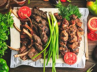 Шашлик зі свинячого ошийка (200/50г)