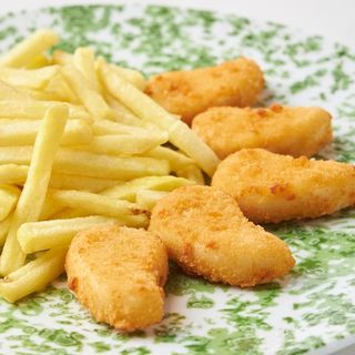 Menú Nuggets ( 4U.D) Con Patatas Y Coca-Cola