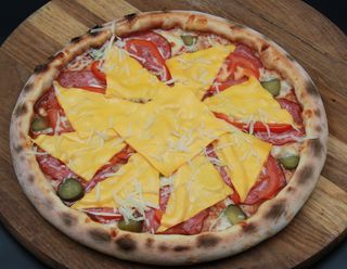 Піца Сирна Салямі (30см)