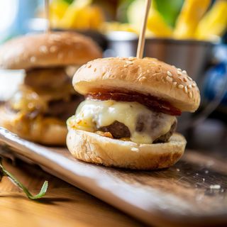 2 Mini hamburguesa de ternera + 2 cola cola