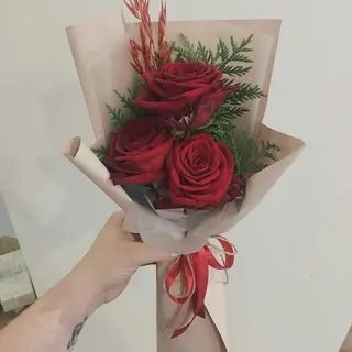 3 roses love