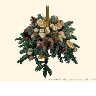 centro tavola con decori natalizi e candela