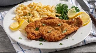 Bife à Milanesa com Queijo e Spätzle