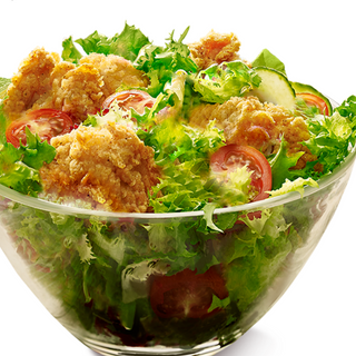 Ensalada César Con Pollo Frito