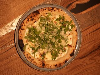 Піца сирна з інжиром (450g)