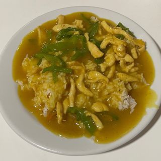 Arroz Con Pollo Y Salsa Curry