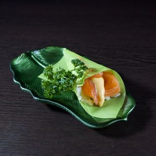 117. Temaki spicy salmon