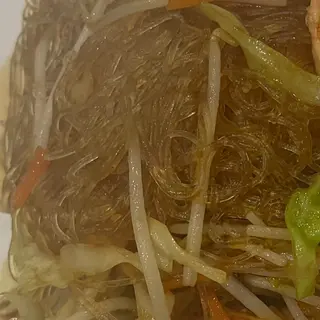151. Spaghetti di soia con pollo e verdure