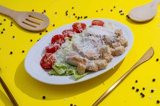 Cezar salata sa piletinom