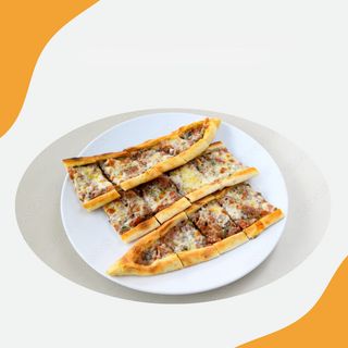 Pide cu carne de vită si cascaval