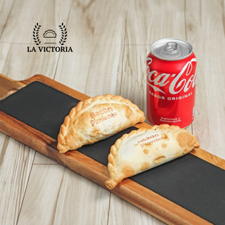 2 Empanadas + 1 Bebida Lata 330ml.