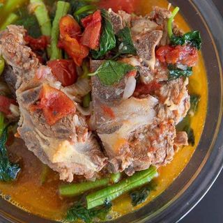 Sinigang na Baka (Ración)