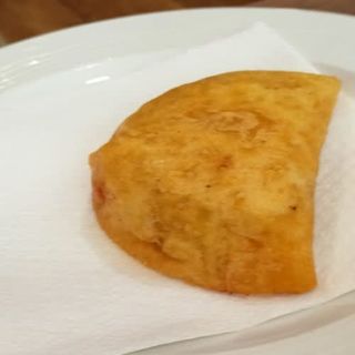 1  Empanadas Colombiana de Pollo Con Salsas 