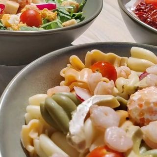 Ensalada De Pasta Con Gambas Y Aguacate