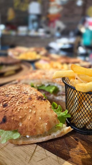 Sendvič sa piletinom i pršutom  500gr