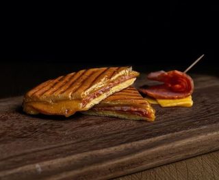 Lanche com Chourição e Cheddar