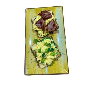 Скрембл на тостах