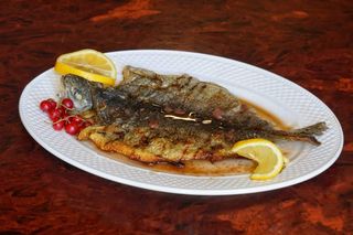 კალმახი ბროწეულის წვენში საფირმო