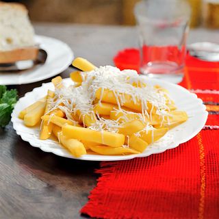 пържени картофи със сирене