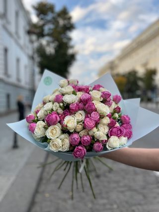 დიდი თაიგული სპრეი ვარდებით