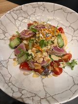 Салат з тунцем та тигровими креветками