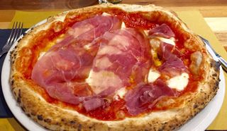 Pizza crudo