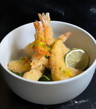 Креветка фрі з сальсою манго