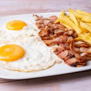 Bacon, Patatas Y Dos Huevos