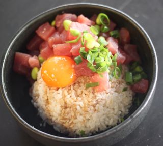 Donburi Atum Marinado