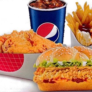 Chicken burger especial + 3 alitas de pollo + patatas + refresco