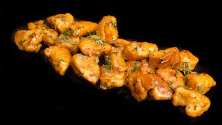 Ароматни пилешки късчета с мащерка (300г)