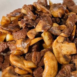 Ternera Con Champiñones
