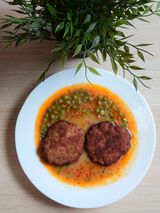 Грах яхния с 2бр. пържени кюфтета (450гр.) 