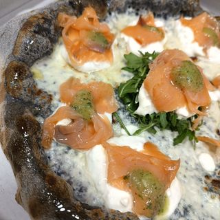 Salmone impasto al carbone vegetale