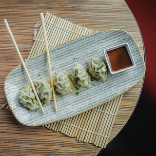 Gyozas de Cerdo Crujiente con Salsa Kaisu y Tonkatsu (5 Uds.)