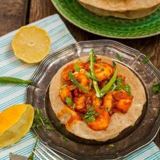 Gambas con pan frito /Prawn puri