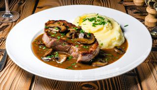 Cotlet de porc cu sos de ciuperci