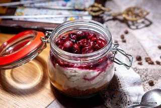 Cheese cake in a jar
