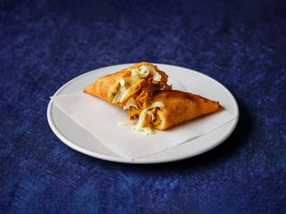 Empanada De Carne Mechada Y Queso